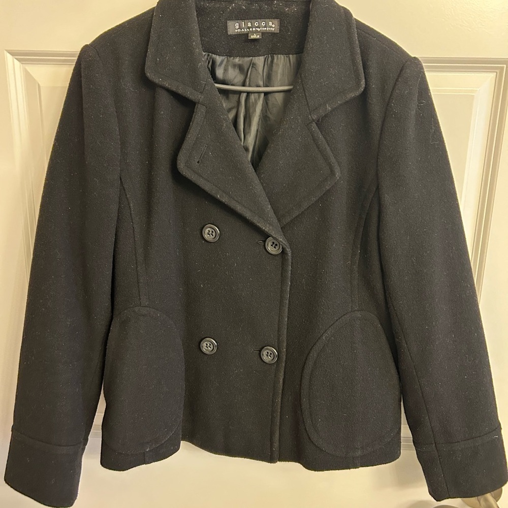 Women’s Warm Black Pea Coat   Size Large 80% wool, polyester lined 4 button hole